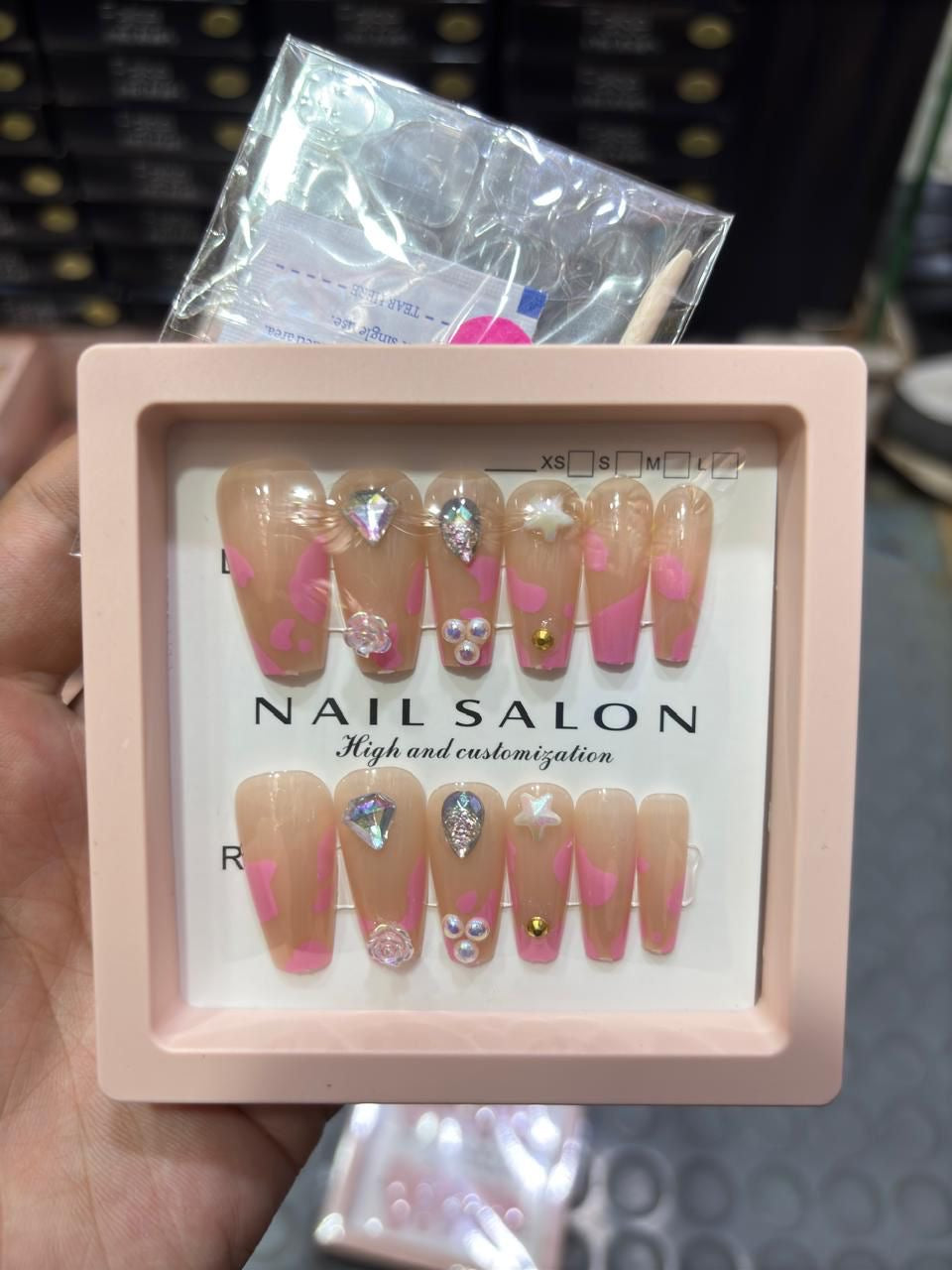 Nail saloon