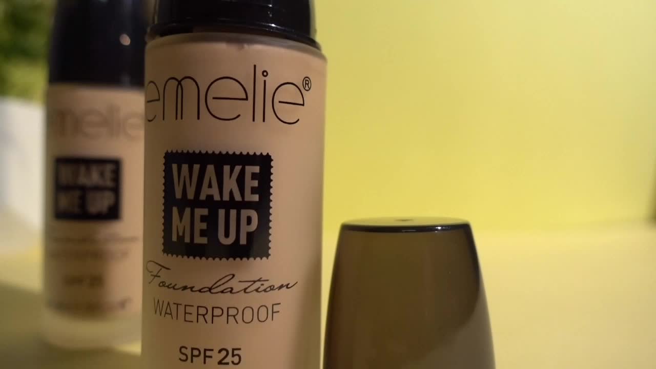 Emelie Wake Up Foundation Spf 25