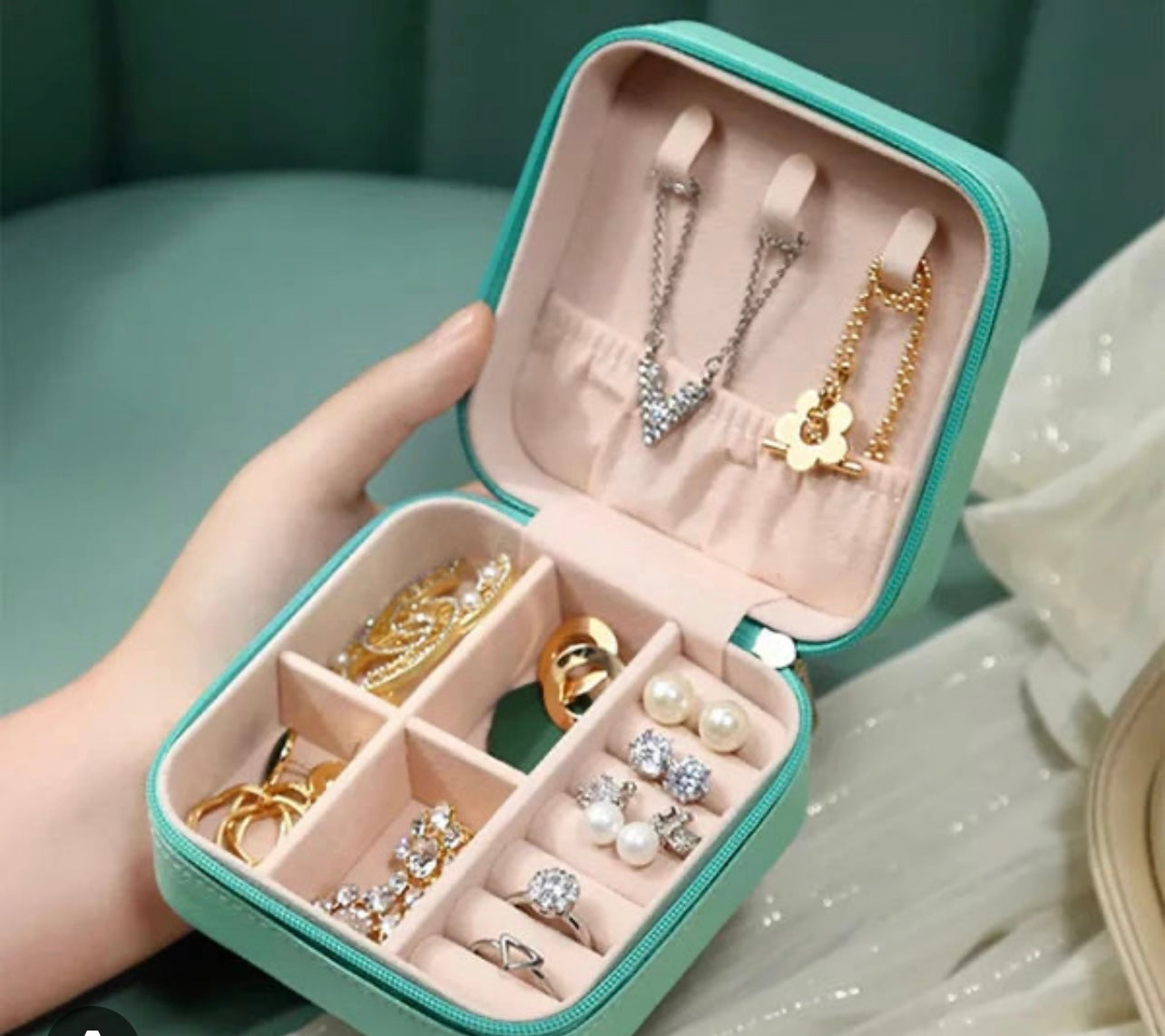 Jewellery organizer