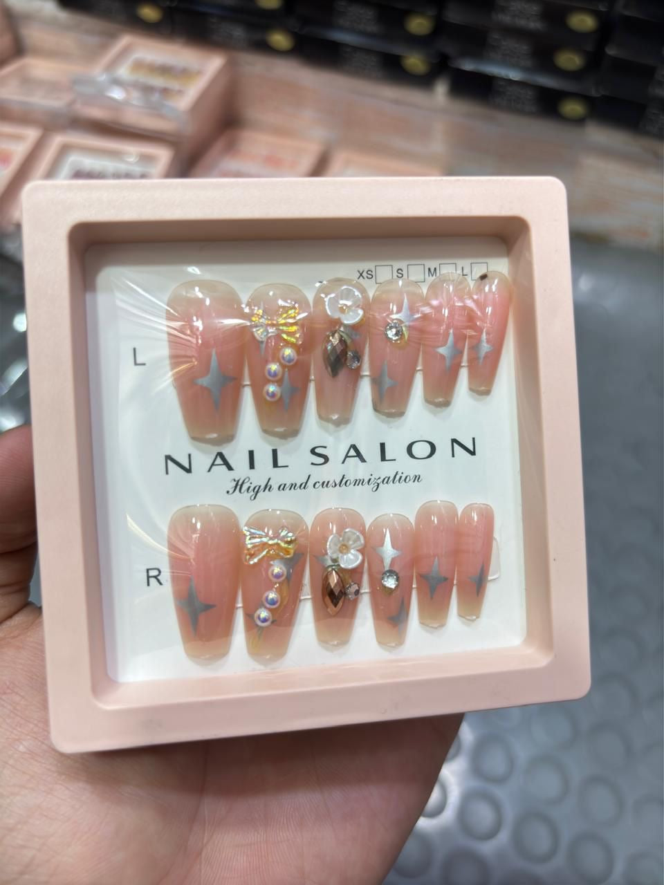 Nail saloon