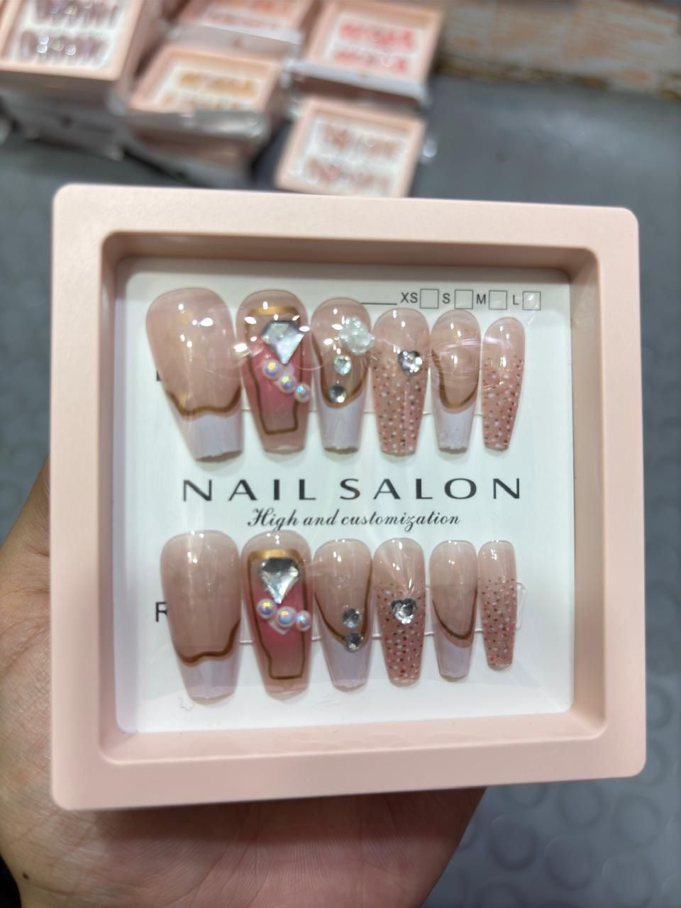 Nail saloon