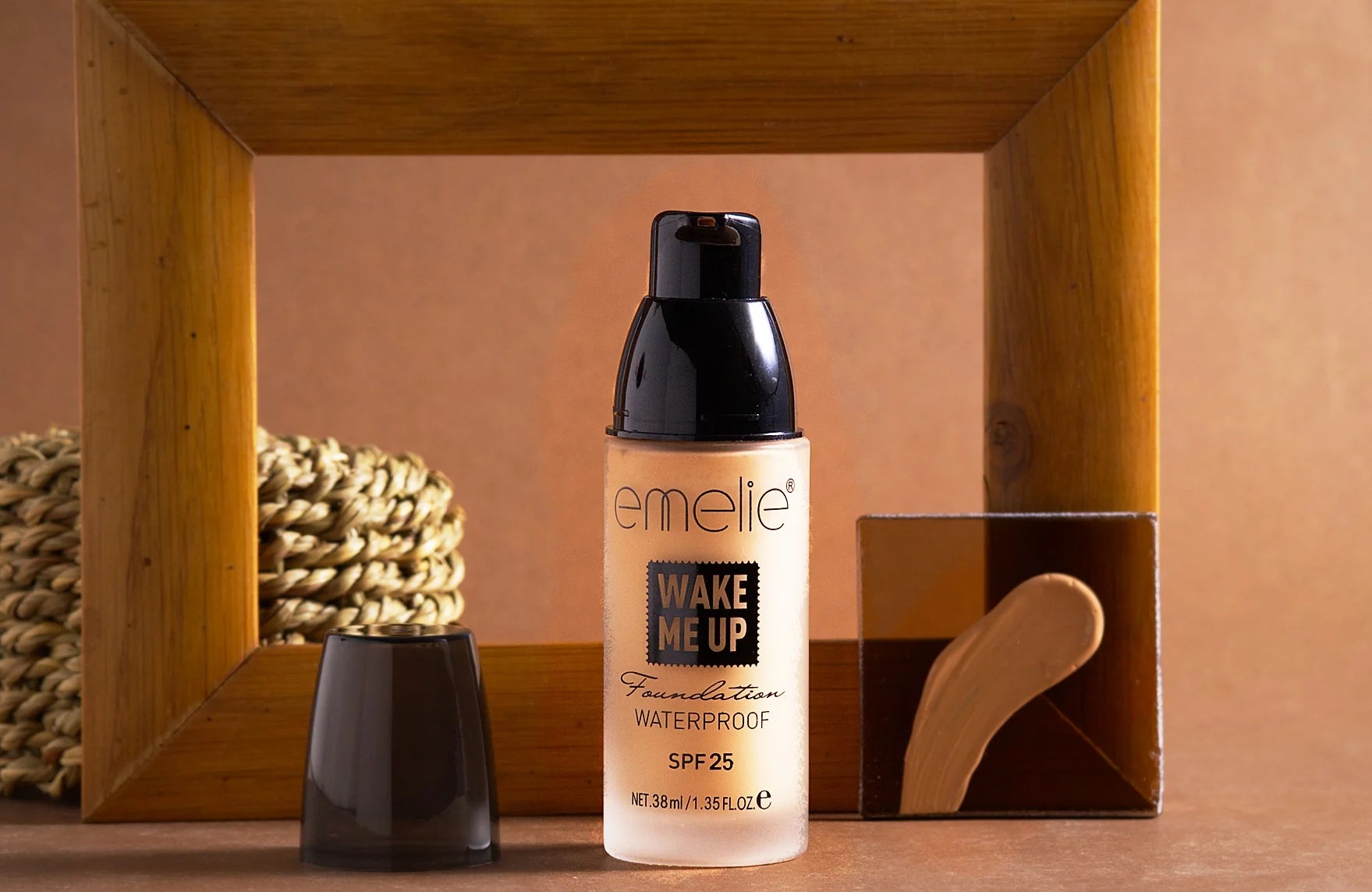 Emelie Wake Up Foundation Spf 25