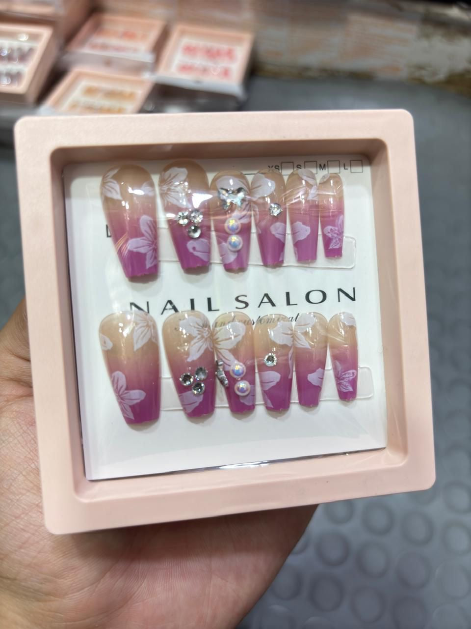 Nail saloon